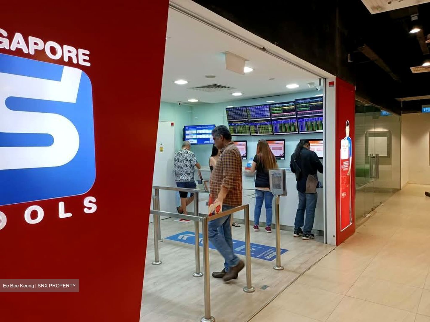 Sim Lim Square (D7), Shop House #564757961